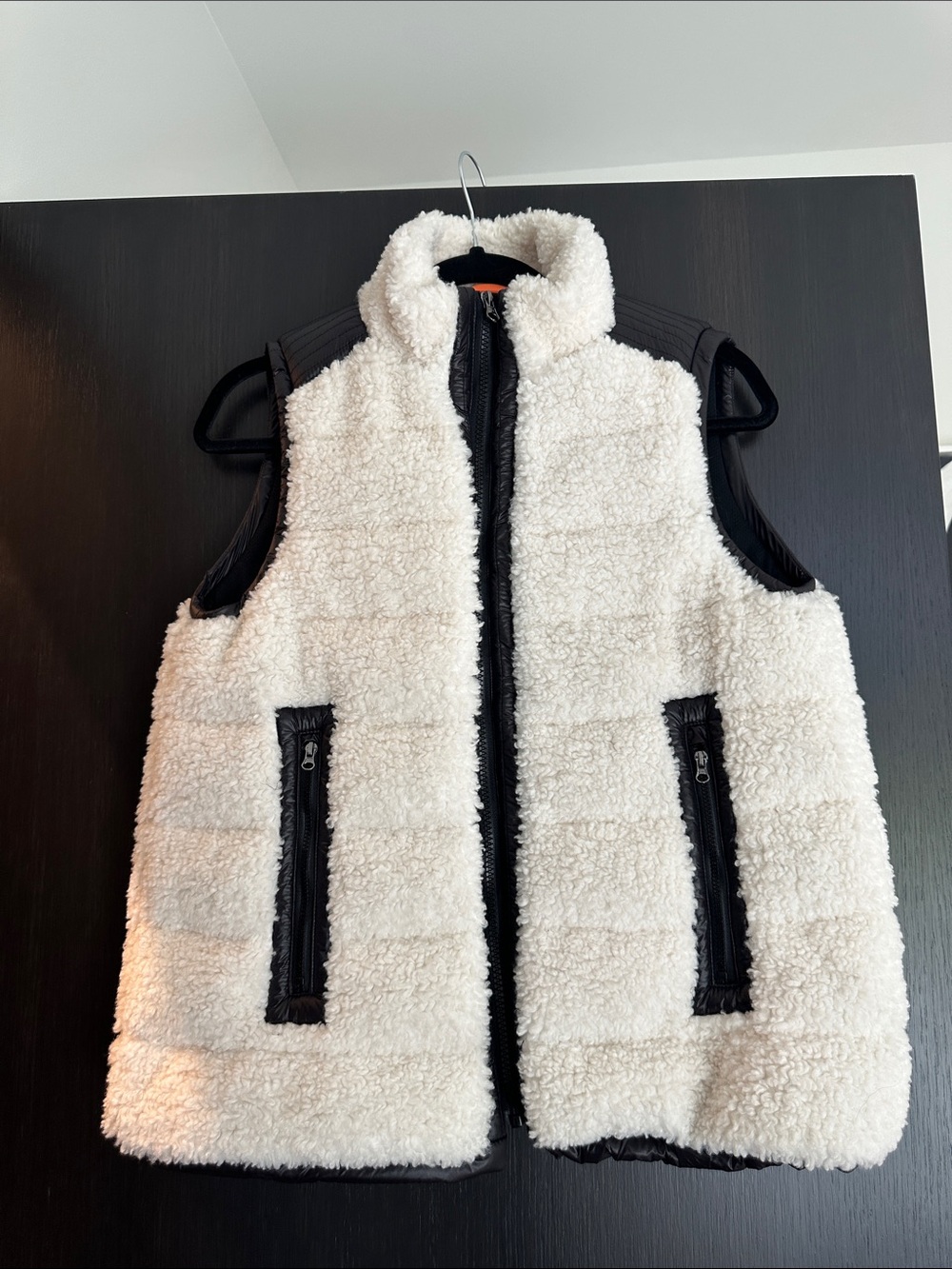 Orolay Sherpa Ivory Vest, Black Trim, Small